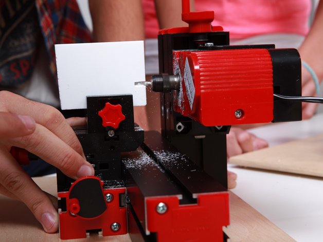 Milling work with the UNIMAT 1 Classic horizontal milling machine