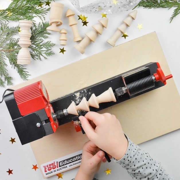 Drechseln von Weihnachtsbäumen aus Holz