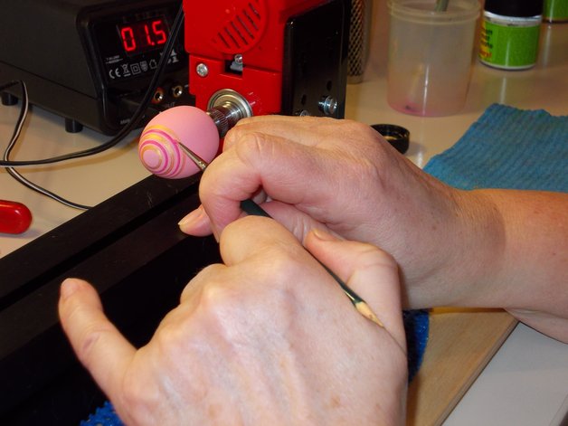 Turning and painting of easter eggs with the UNIMAT 1 Wood lathe